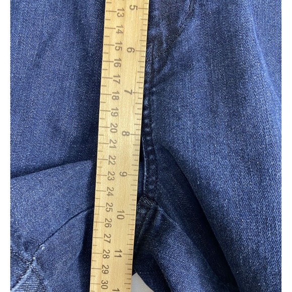 Levi’s Classic Shorts Women’s Denim Casual 4" Inseam Zipper Fly 5 Pocket Size 4 - Picture 8 of 14